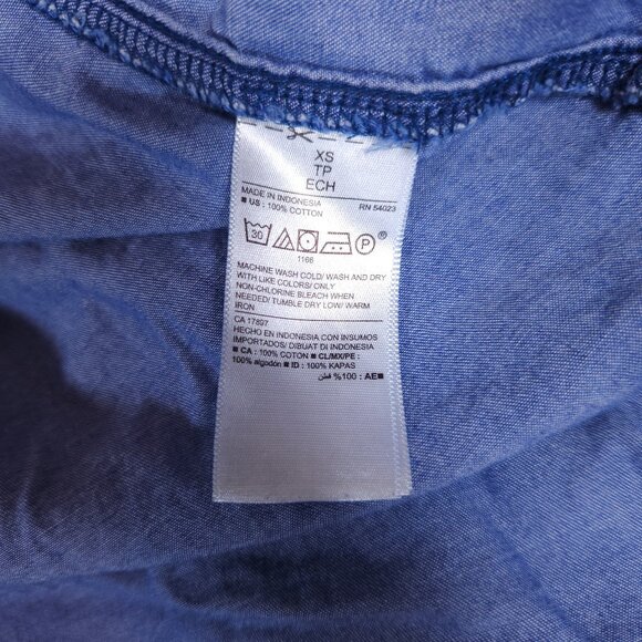 Old Navy Classic Button Shirt Womens XS Blue Chambray Denim Top Preppy Work - Picture 7 of 11